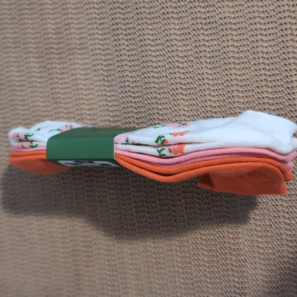 Kate Spade Multi Color Floral Socks Low Cut 3 Pairs New - Picture 4 of 4